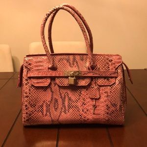 Gorgeous Pink Snakeskin Pattern Purse! 👛